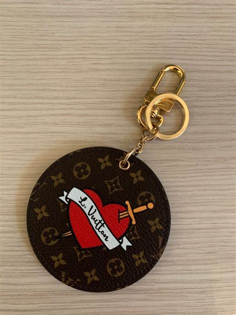 louis vuitton sleutelhanger tasje